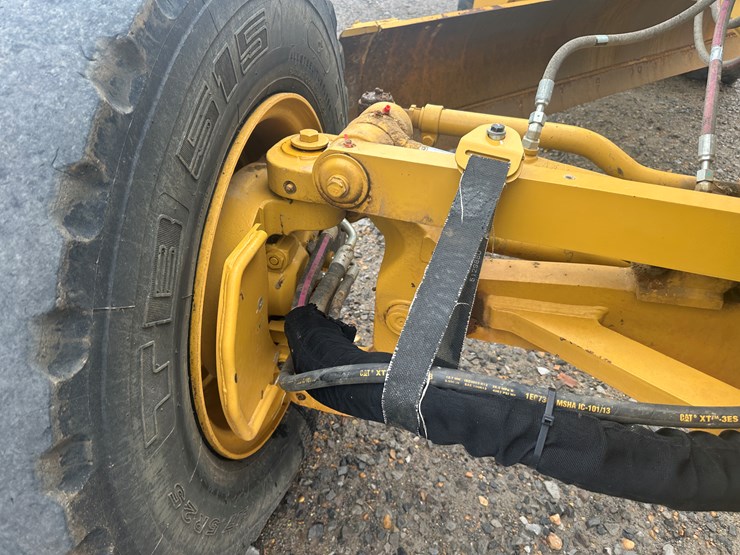 2022-caterpillar-140gc-awd-image-16