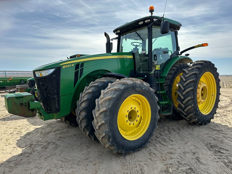 2016-john-deere-8320r-image-1