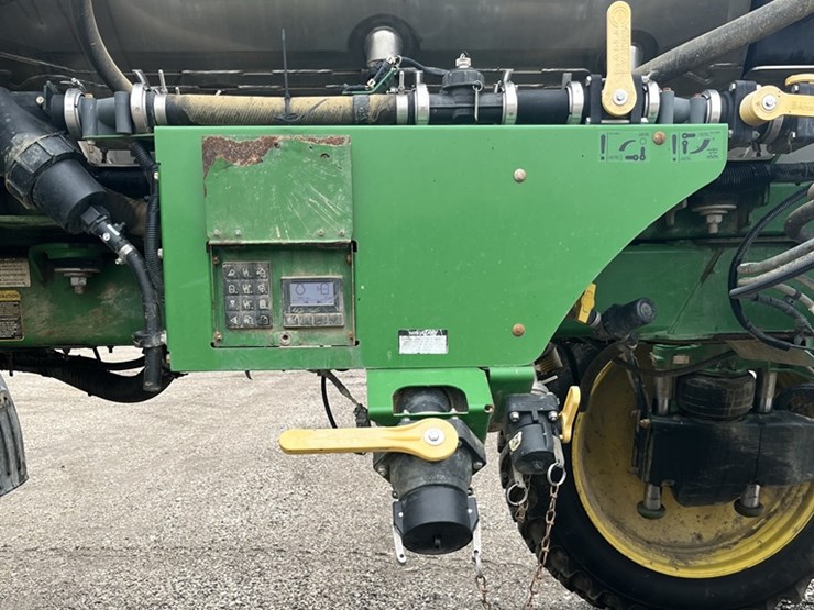 2014-john-deere-r4038-image-12