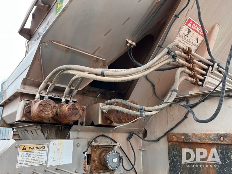 2017-john-deere-f4365-image-31