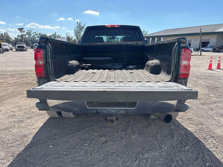 2018-chevrolet-silverado-3500hd-4x4-crew-cab-pickup-truck-image-18