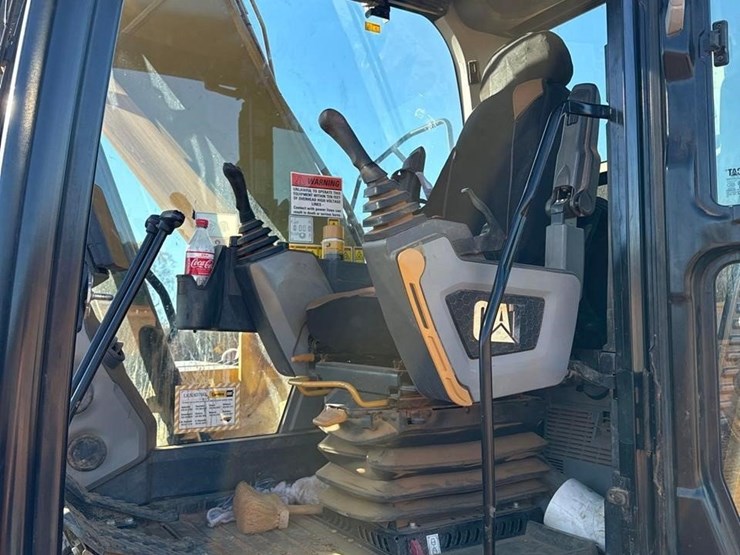 2023-caterpillar-320gc-image-17