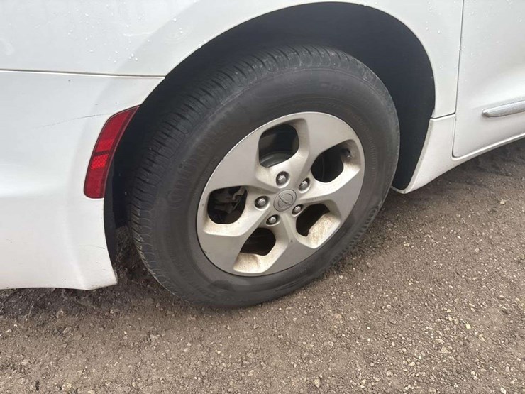 2017-chrysler-pacifica-image-10