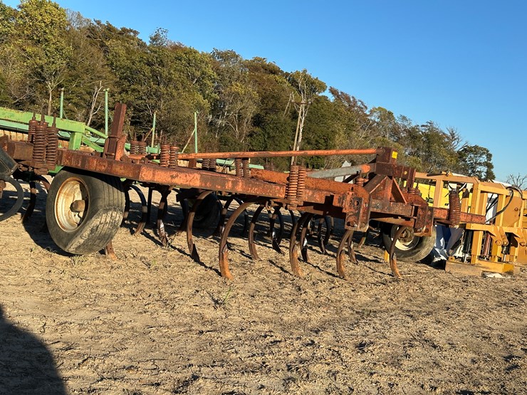 #33755-•-8'-chisel-plow-image-2