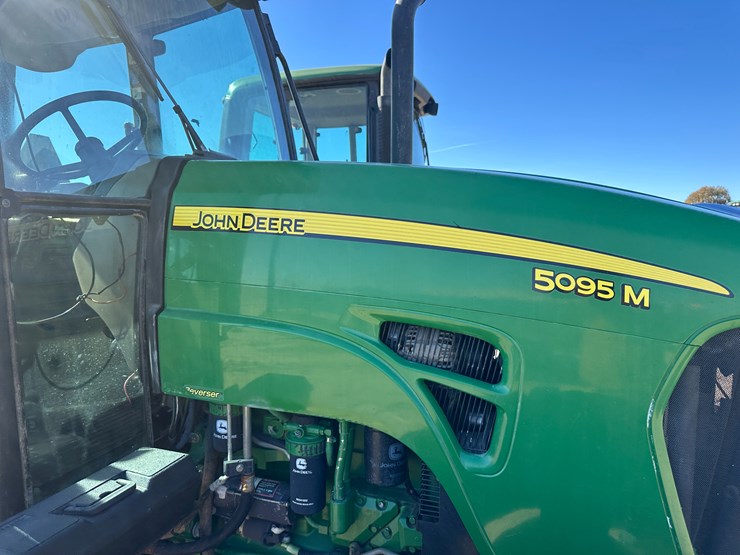 2011-john-deere-5095m-image-32