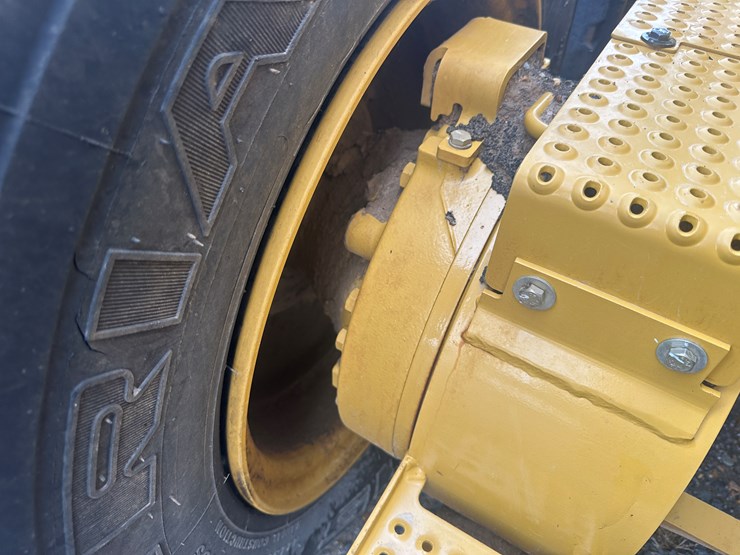 2022-caterpillar-140gc-awd-image-13