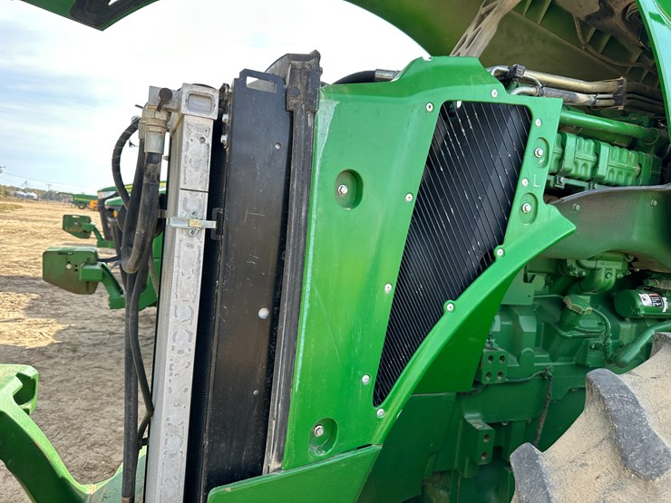2010-john-deere-8285r-image-45