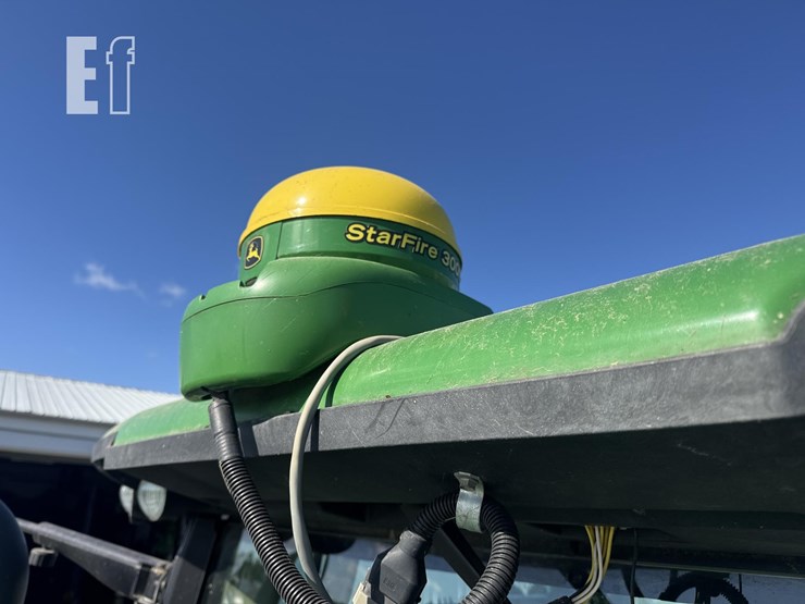 2013-john-deere-8235r-image-27