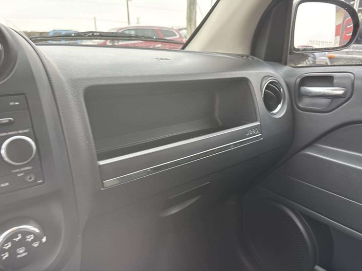 2010-jeep-compass-image-24