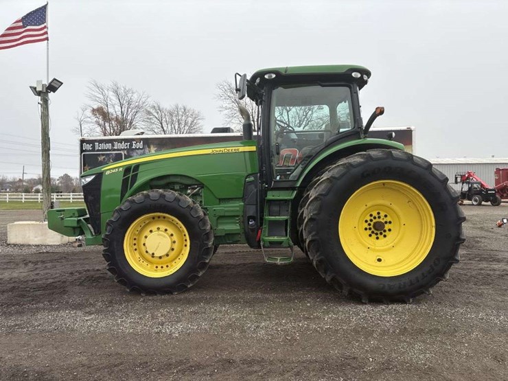2014-john-deere-8245r-image-2