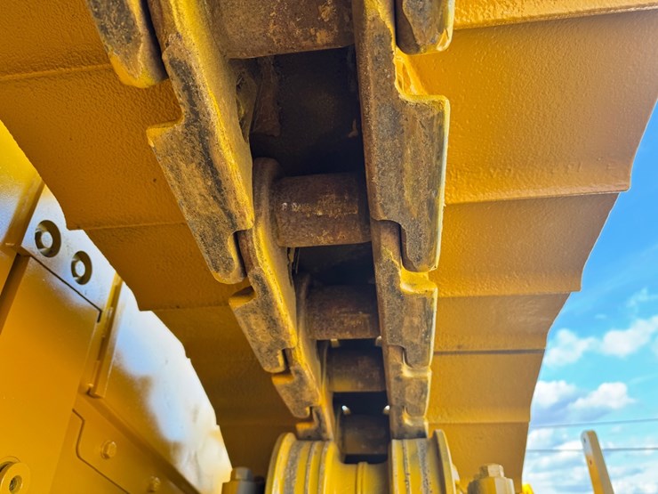 2019-caterpillar-d8t-image-19