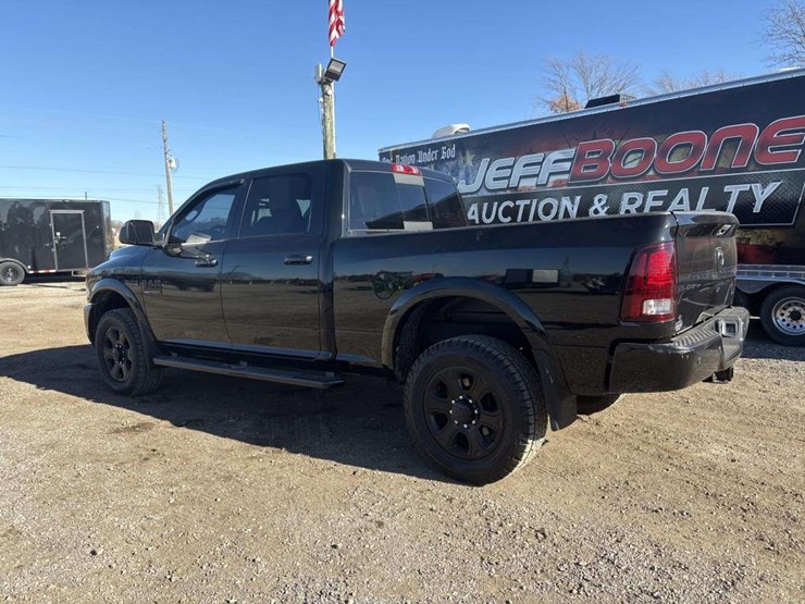 2015-ram-2500-laramie-image-3