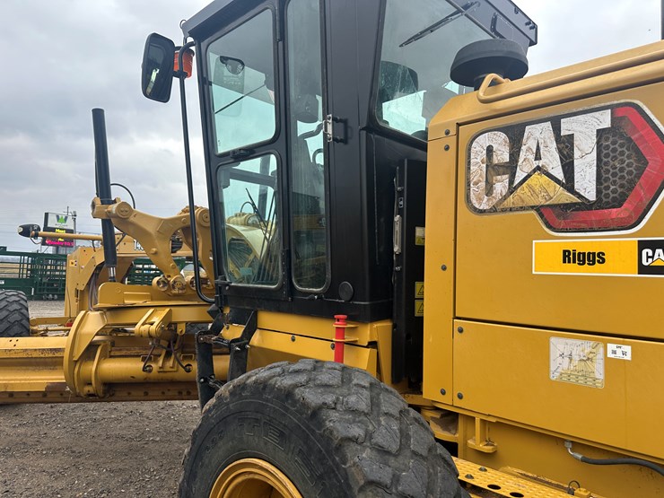 2022-caterpillar-140gc-image-25
