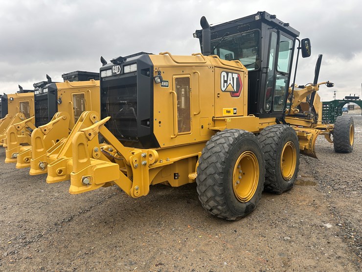 2022-caterpillar-140gc-awd-image-3