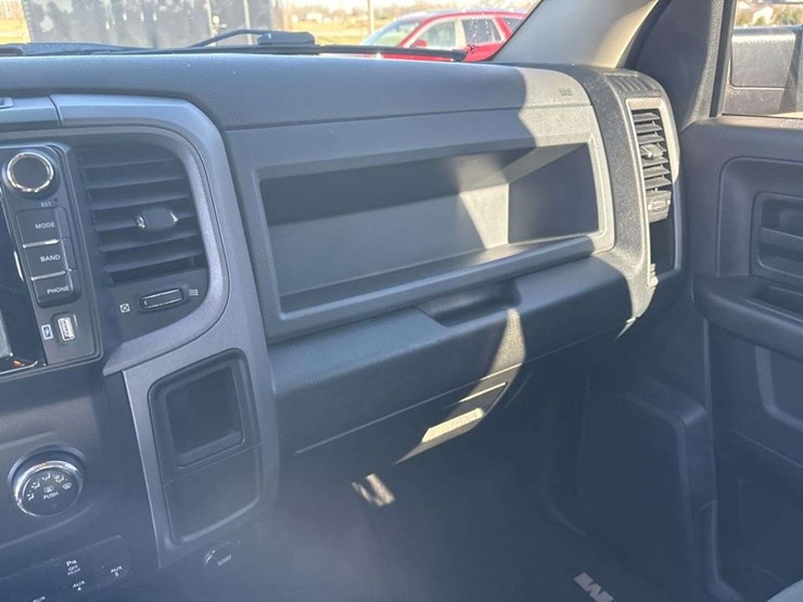 2016-dodge-2500-image-26