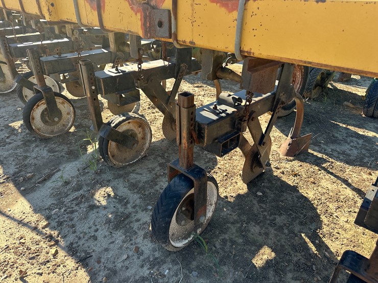 #33726-•-16-row-30"-cultivator-image-8