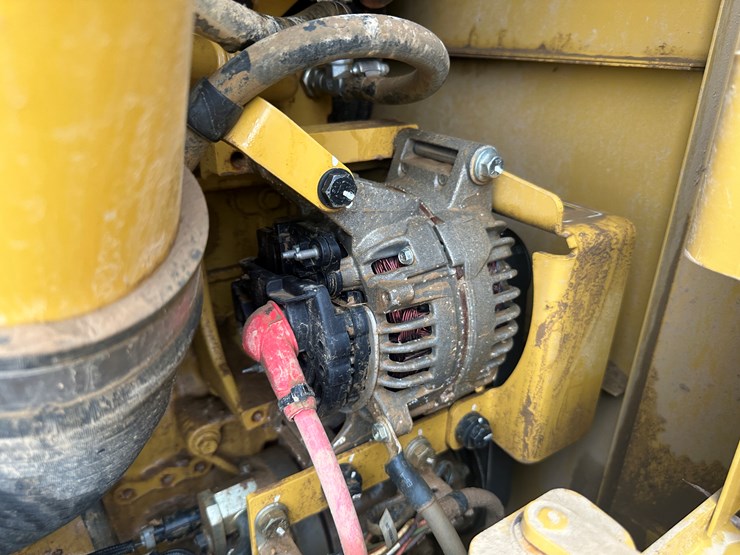 2022-caterpillar-140gc-awd-image-86