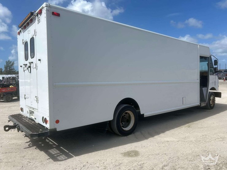 2014-freightliner-mt55-image-3