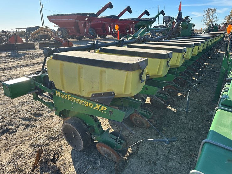 john-deere-1720-image-4