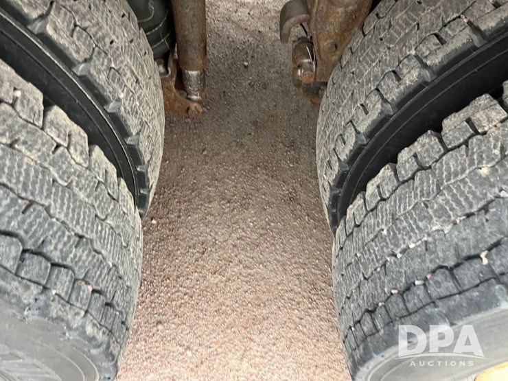 2005-international-7600-image-47