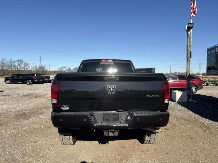 2015-ram-2500-laramie-image-4