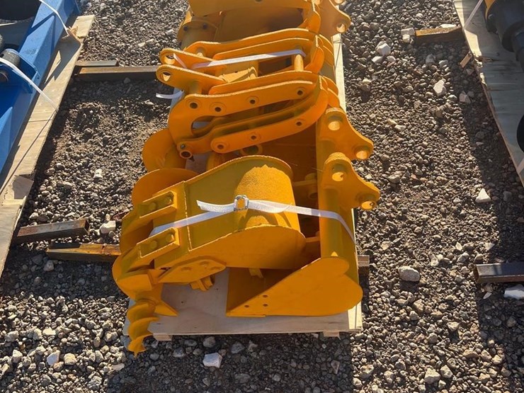 future-mini-excavator-attachment-set-image-2