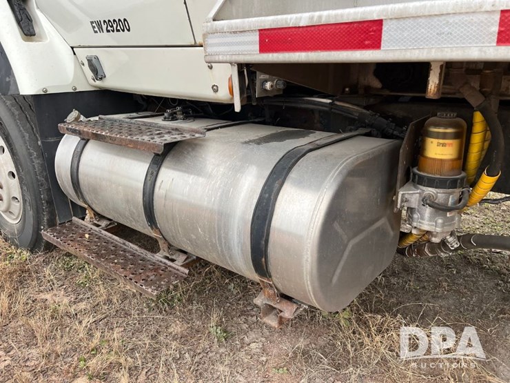 2005-international-7600-image-51