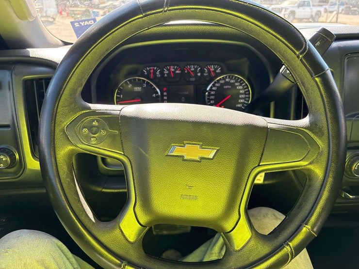 2018-chevrolet-silverado-3500hd-4x4-crew-cab-pickup-truck-image-14