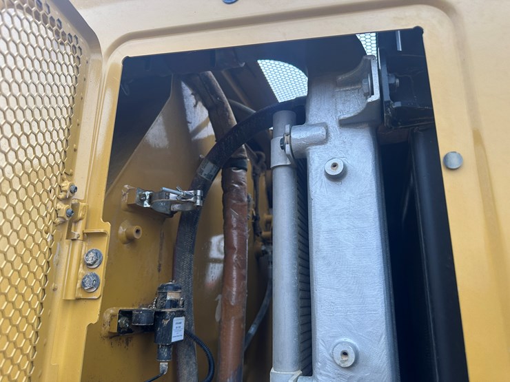 2022-caterpillar-140gc-awd-image-98