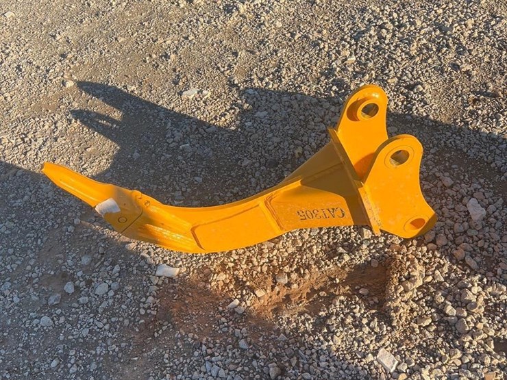cat305-excavator-single-ripper-attachment-image-1