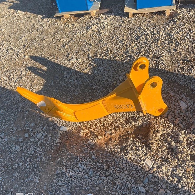 CAT305 EXCAVATOR SINGLE RIPPER ATTACHMENT