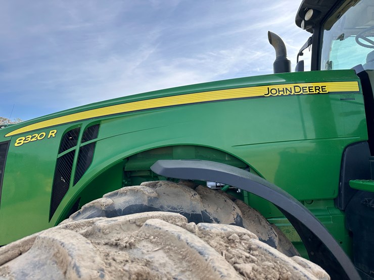 2016-john-deere-8320r-image-30