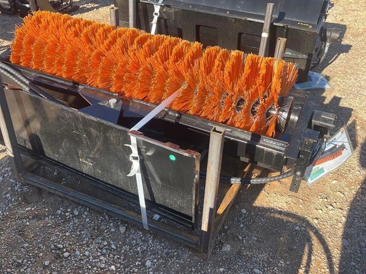 future-61in-hydraulic-skid-steer-sweeper-image-3