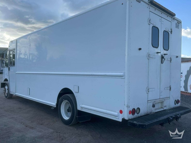 2017-freightliner-mt55-image-4