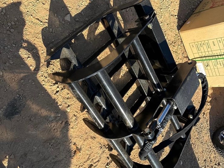 jmr-40in-mini-skid-steer-grapple-bucket-attachment-image-1