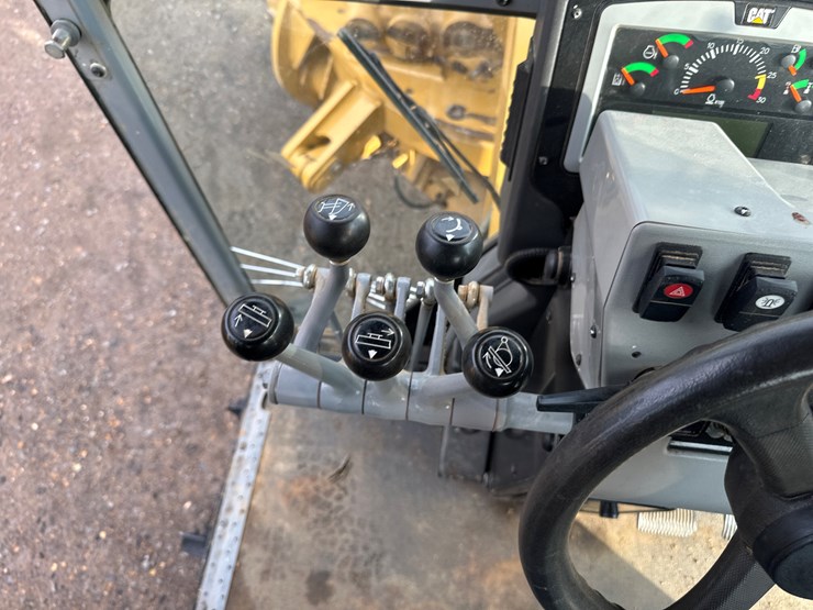 2022-caterpillar-140gc-image-78