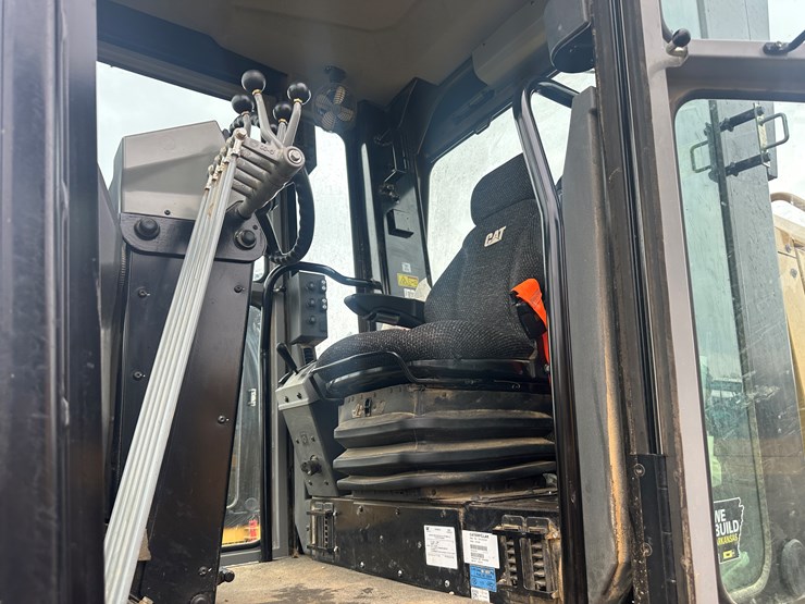 2022-caterpillar-140gc-image-90