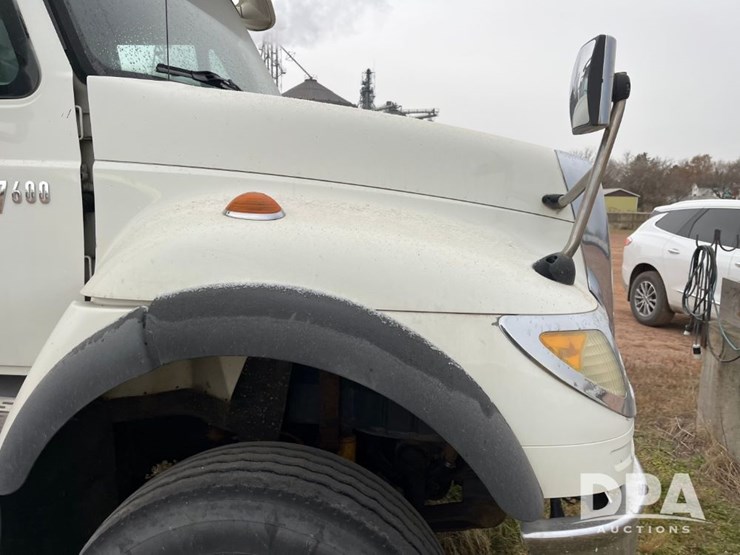 2005-international-7600-image-21