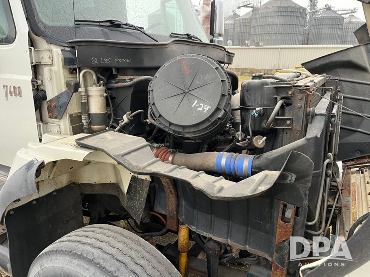 2005-international-7600-image-66