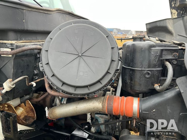 2004-international-7400-image-51