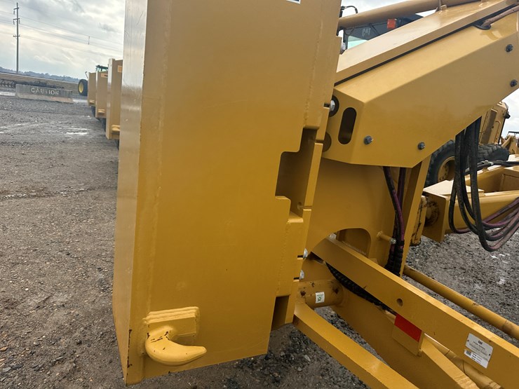 2022-caterpillar-140gc-image-39