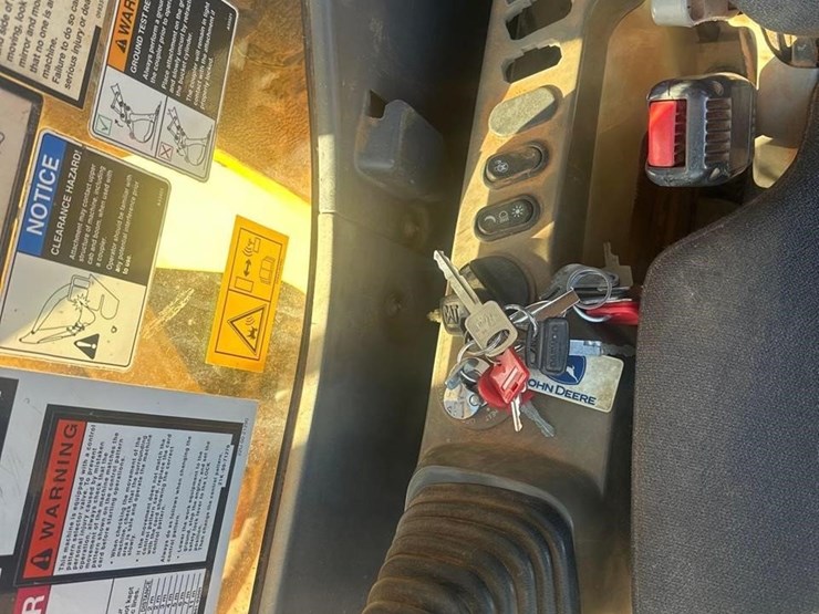 2014-komatsu-pc240-lc-10-image-21