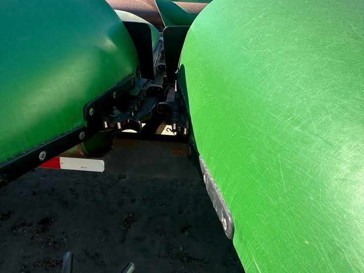 2012-john-deere-616c-image-47