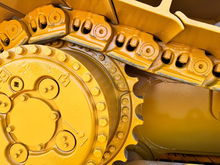 2019-caterpillar-d8t-image-12