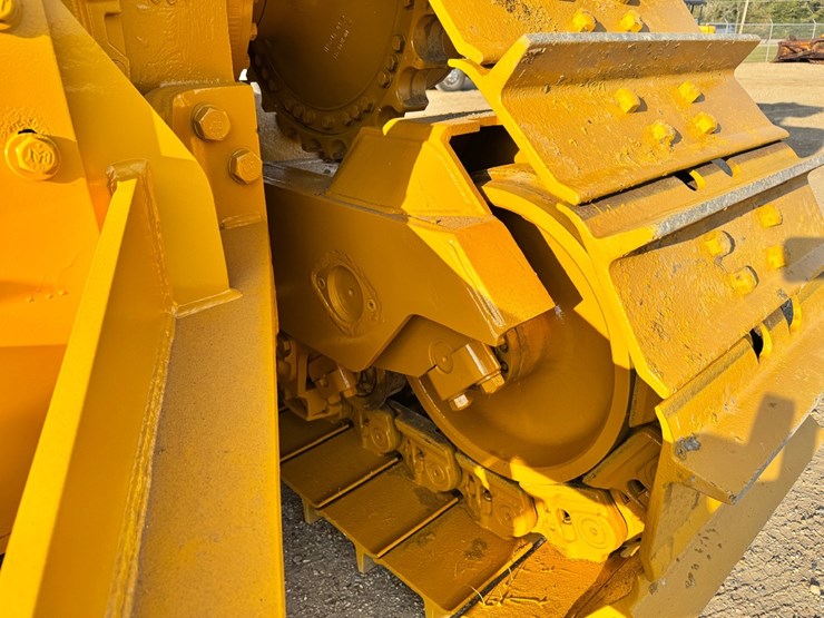 2019-caterpillar-d8t-image-21