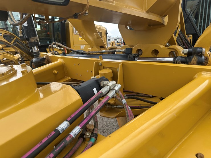 2022-caterpillar-140gc-image-32