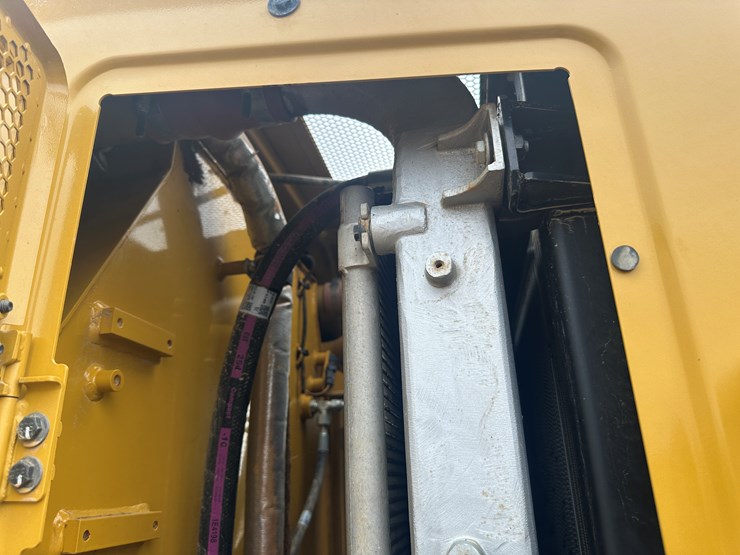 2022-caterpillar-140gc-image-74