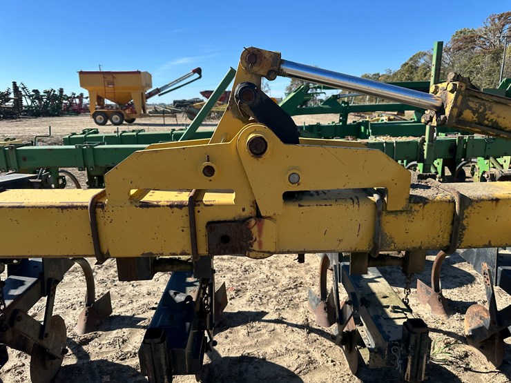 #33726-•-16-row-30"-cultivator-image-38