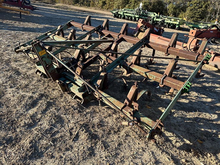 #33752-•-4.5'-chisel-plow-image-1