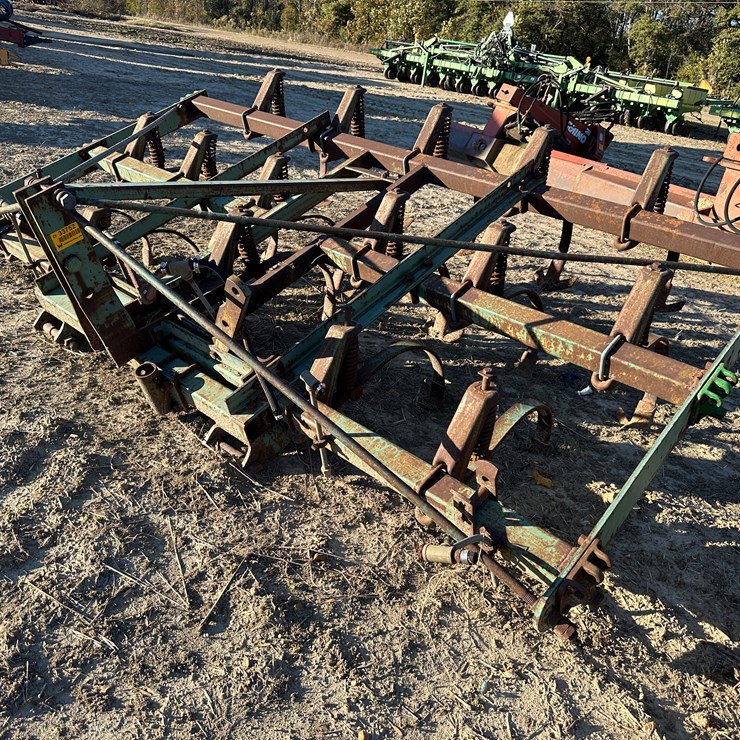 #33752 • 4.5' Chisel Plow